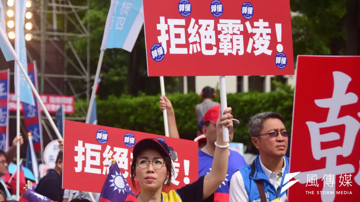 國民黨舉辦反鐵籠公投凱道大會師。(吳俊廷攝)