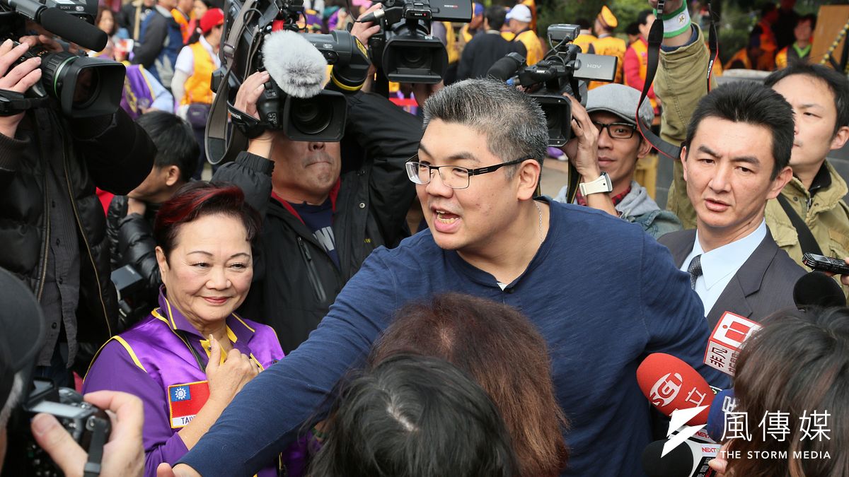 連勝文對柯文哲批他是因權貴,才會在遭槍擊後受台大全力搶救。(余志偉攝) 連勝文對柯文哲批他是因權貴,才會在遭槍擊後受台大全力搶救。(余志偉攝)