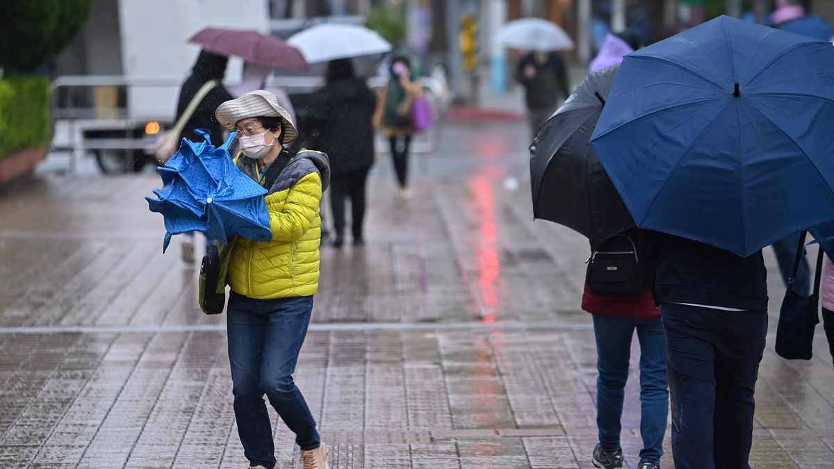 明天天氣/元宵節變天了!氣象署:氣溫驟降「大雨狂炸4天最猛」,下周放晴回暖時間點曝光