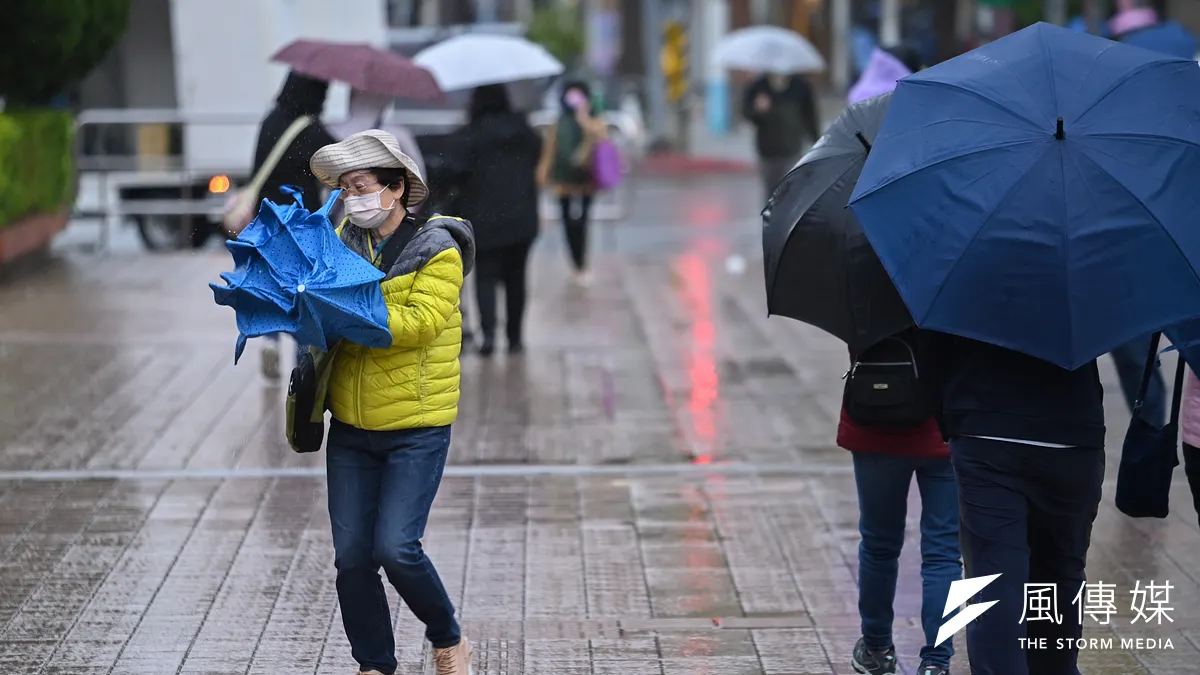 根據中央氣象署最新預報,未來一周將有2波東北季風接力襲台,本周天氣屬於先濕後乾,周四前天氣都不穩定!(示意圖/陳昱凱攝)