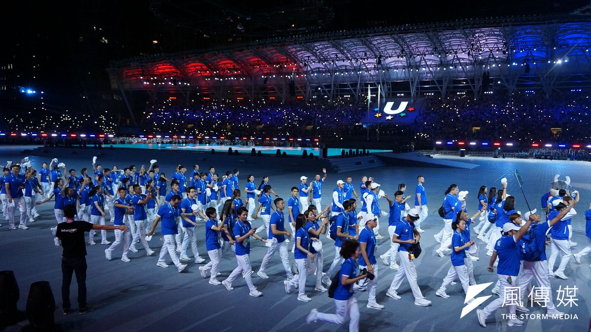 中華隊由掌旗官楊俊瀚帶進場時,全場歡聲雷動,為開幕儀式掀起第一波高潮。(王彥喬攝) 中華隊由掌旗官楊俊瀚帶進場時,全場歡聲雷動,為開幕儀式掀起第一波高潮。(王彥喬攝)