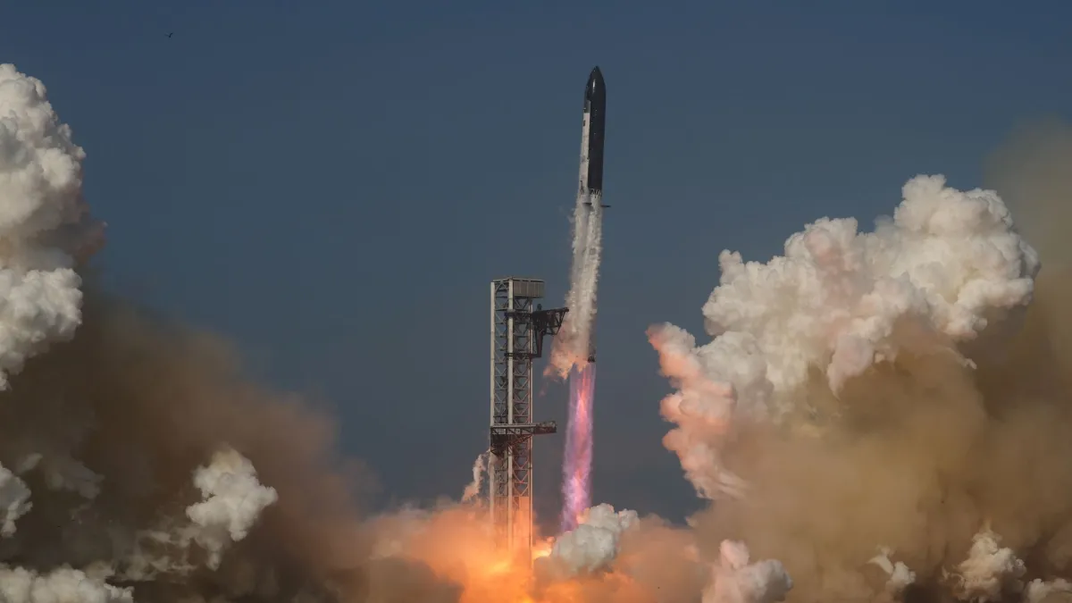 2026年5月22日,SpaceX公司的星艦火箭從德州基地升空。(美聯社)