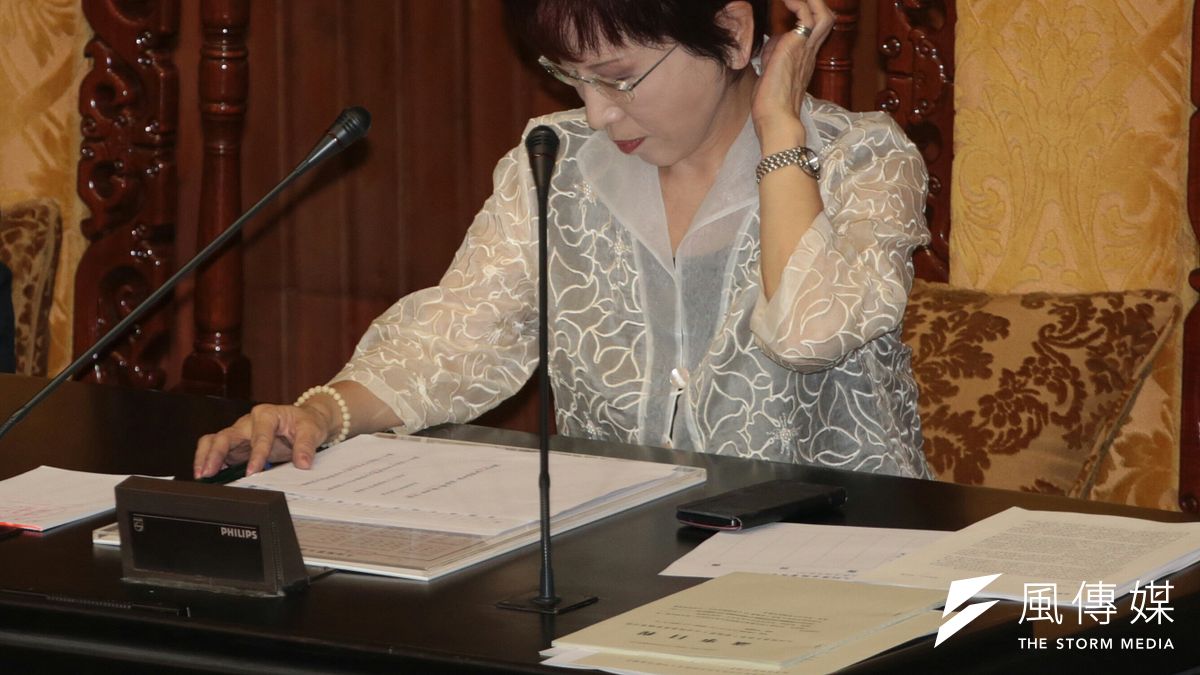 國民黨準總統參選洪秀柱人接受陳文茜廣播節目專訪時,談及她投入選舉以來,所面臨的各項攻訐。(資料照,余志偉攝) 國民黨準總統參選洪秀柱人接受陳文茜廣播節目專訪時,談及她投入選舉以來,所面臨的各項攻訐。(資料照,余志偉攝)