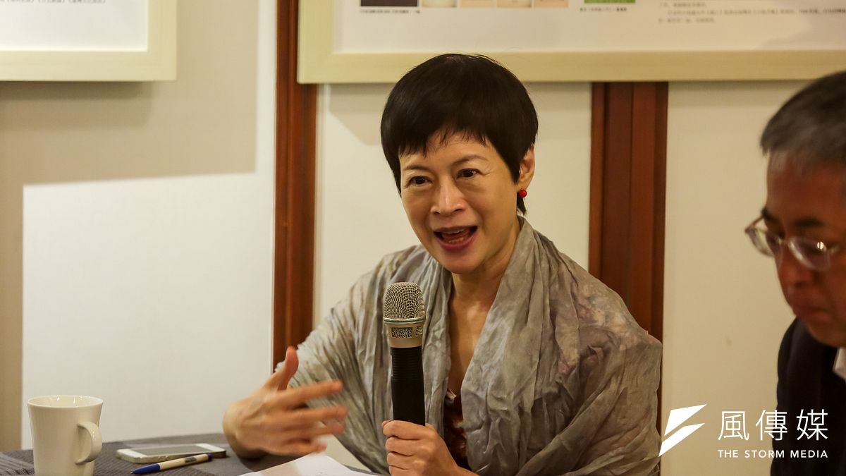 中研院中國文哲所教授彭小妍17日出席「巴金與他的朋友們」圖片文獻展,並表示,巴金的《隨想錄》充分顯示出他是一個追隨真情的五四人。(顏麟宇攝) 中研院中國文哲所教授彭小妍17日出席「巴金與他的朋友們」圖片文獻展,並表示,巴金的《隨想錄》充分顯示出他是一個追隨真情的五四人。(顏麟宇攝)