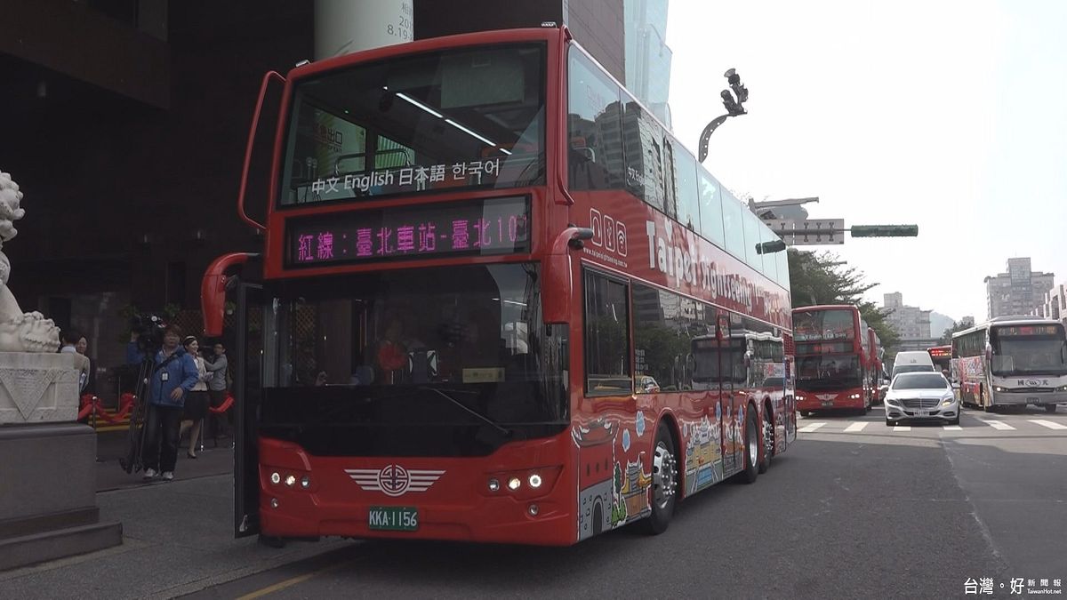 北市雙層觀光巴士上路 wifi設備提供4語言導覽 北市雙層觀光巴士上路 wifi設備提供4語言導覽