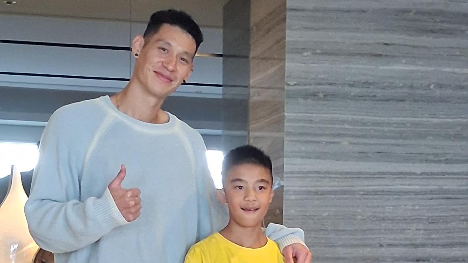 最暖雙向助攻!林書豪親授球技助7歲心臟病童圓夢 小球迷也鼓舞偶像:你帶給我很多靈感
