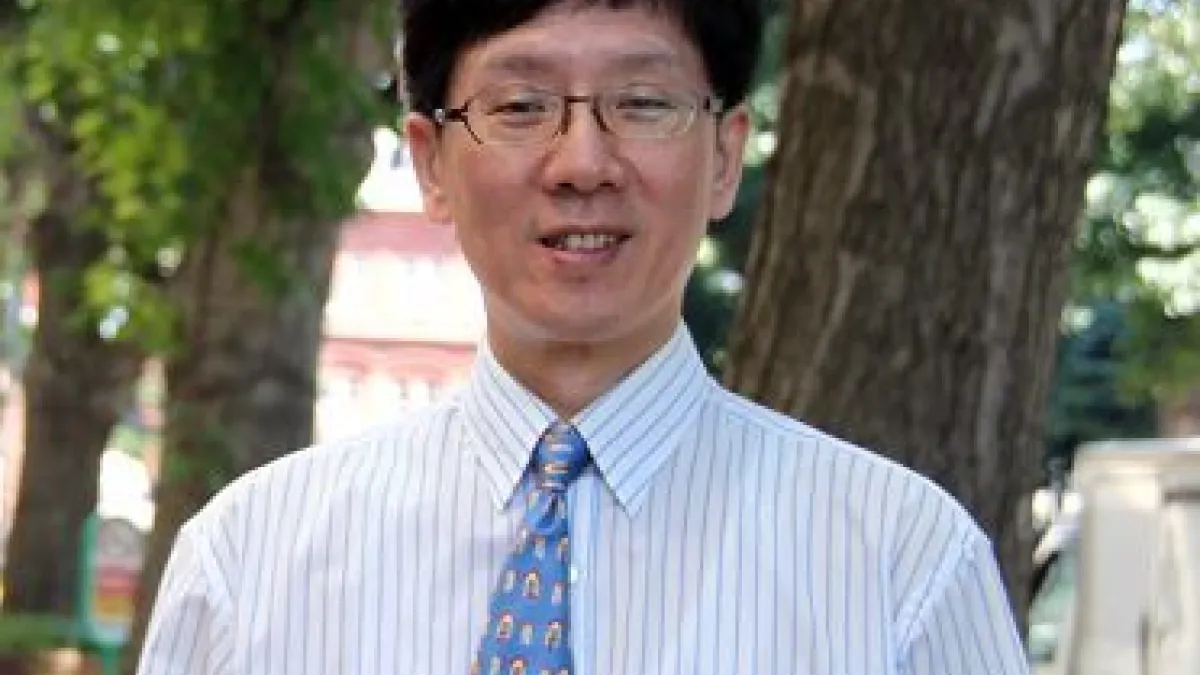 秦教授(取自國立教育廣播電台官網)