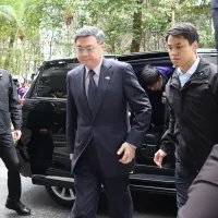 若行政院長在覆議失敗後仍能拒絕副署,實質上就等同於握有一種絕對否決權。圖為行政院長卓榮泰(中)。(資料照,陳品佑攝) 若行政院長在覆議失敗後仍能拒絕副署,實質上就等同於握有一種絕對否決權。圖為行政院長卓榮泰(中)。(資料照,陳品佑攝)