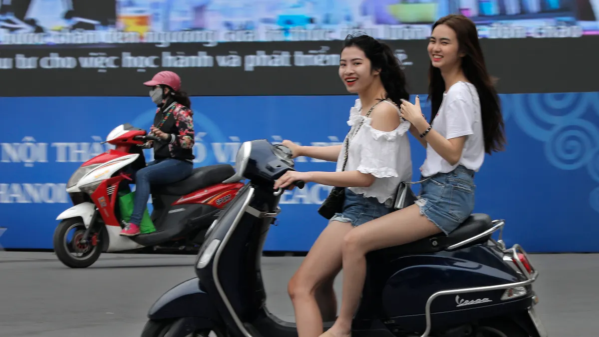 川普大打貿易戰,讓越南受惠。圖為越南首都河內。(AP) 川普大打貿易戰,讓越南受惠。圖為越南首都河內。(AP)