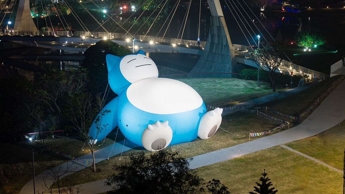 ▲《驚見!塘緣カビゴン!》は台湾ランタンフェスティバルとポケモンの初コラボ作品であり、青塘園にて12メートルの巨大カビゴンを展示し、カビゴンが心地よく休息している様子を表現している。(画像/桃園市政府提供) ▲《驚見!塘緣カビゴン!》は台湾ランタンフェスティバルとポケモンの初コラボ作品であり、青塘園にて12メートルの巨大カビゴンを展示し、カビゴンが心地よく休息している様子を表現している。(画像/桃園市政府提供)