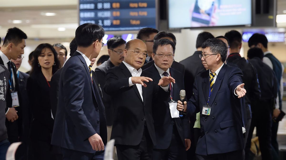 黨內期待蘇貞昌(右三)的「衝」,能解決總統「懸而不決」的老問題。(行政院提供) 黨內期待蘇貞昌(右三)的「衝」,能解決總統「懸而不決」的老問題。(行政院提供)