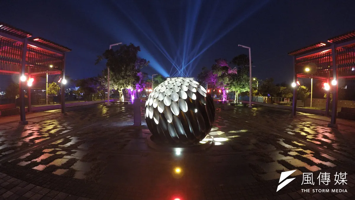 設計團隊衍象設計實驗室設計之「嘉藝之光」於嘉義燈會展出。(取字衍象設計實驗室臉書)