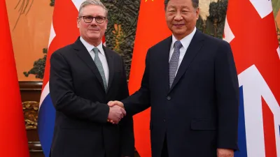 2026年1月29日,中國國家主席習近平在北京人民大會堂會見英國首相施凱爾。英國媒體則大肆批評中國。(美聯社)