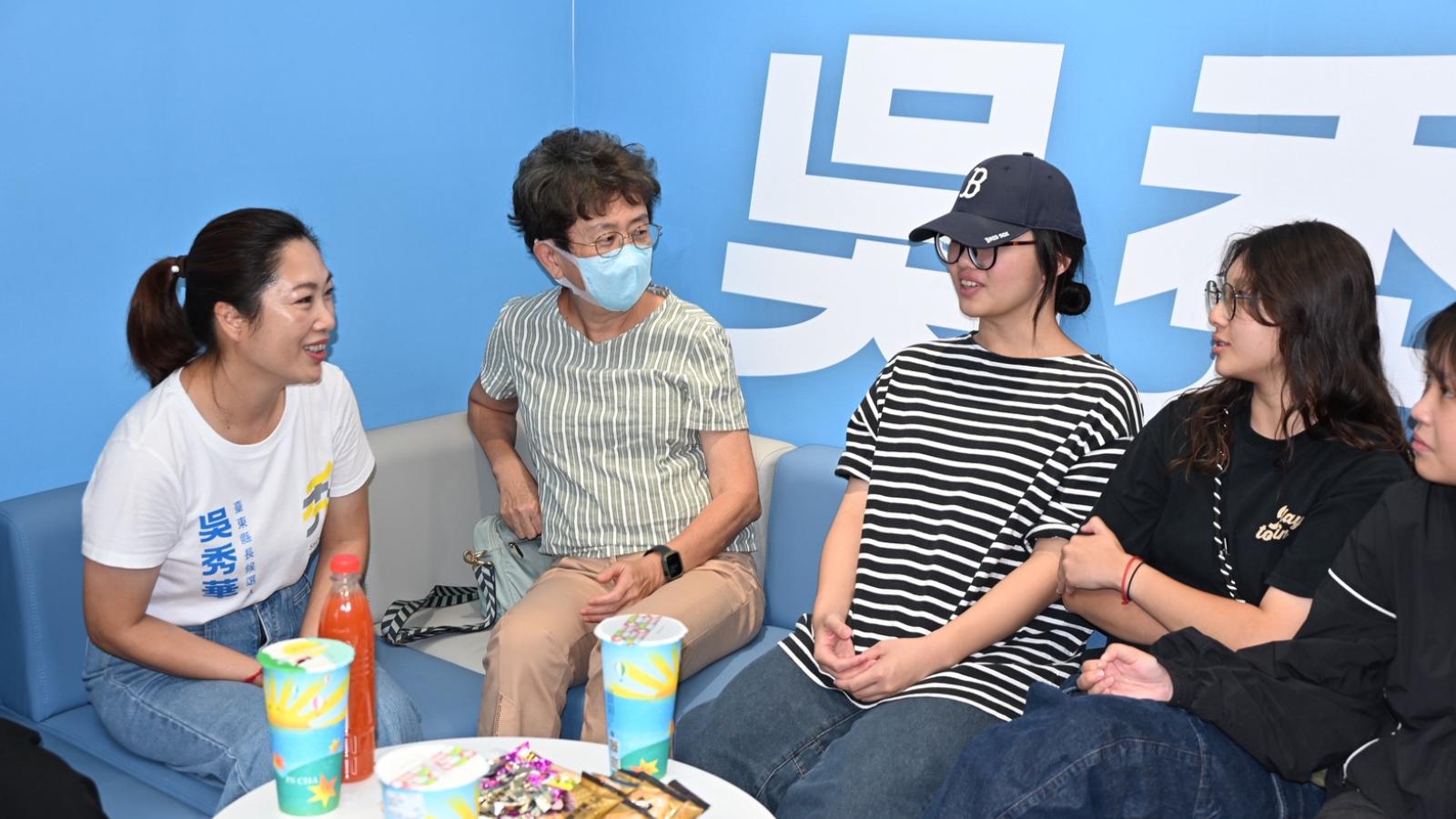 吳秀華傾聽青年心聲 大方透露民調持續穩定領先兩位數以上