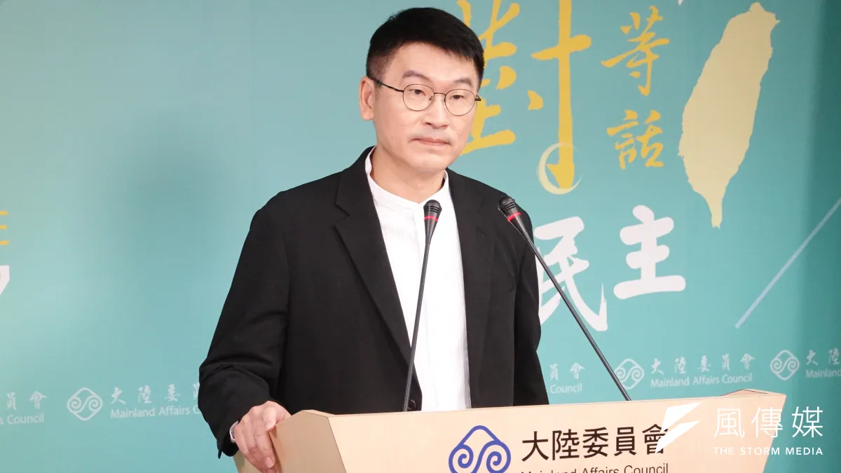 陸委會副主委梁文傑9月25日主持例行記者會,宣布審查雙城論壇2個MOU的細節。(楊騰凱攝)