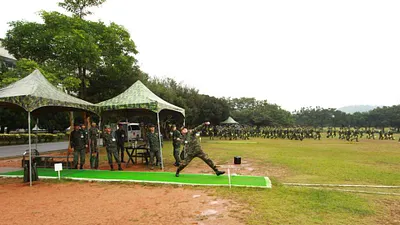 陸軍參謀長陳建義中將今(7)日表示,1年義務役入伍訓將作投擲手榴彈訓練。(資料照,中華民國陸軍司令部提供)