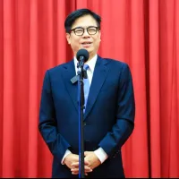 市長陳其邁三度獲得最佳首長信任獎肯定,感謝市民朋友長期支持,盼市政推動一棒接一棒,讓高雄持續成長與進步。(圖/徐炳文攝) 市長陳其邁三度獲得最佳首長信任獎肯定,感謝市民朋友長期支持,盼市政推動一棒接一棒,讓高雄持續成長與進步。(圖/徐炳文攝)