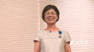 法國在台協會主任公孫孟回顧民進黨前立委尤美女(見圖)30年來於人權的努力,並頒給尤美女法國國家功勳騎士勳章。(謝孟穎攝)