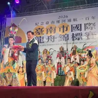 安平運河百年慶典再掀高潮,明華園經典大戲吸引滿滿人潮。(圖/台南市府提供) 安平運河百年慶典再掀高潮,明華園經典大戲吸引滿滿人潮。(圖/台南市府提供)