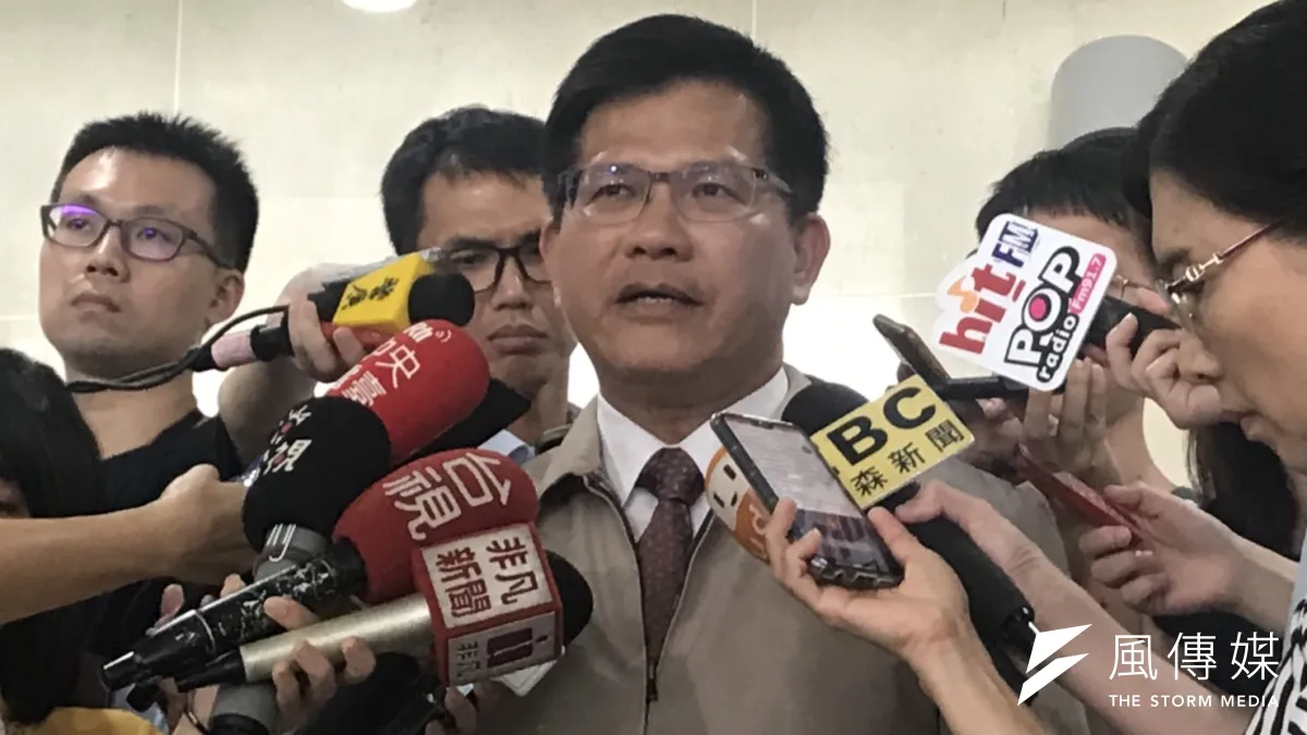 針對桃園機場第三航廈招標案因設計複雜造成多次流標,交通部長林佳龍15日表示,若設計公司無法如期修改設計,將進行解約。(廖羿雯攝)