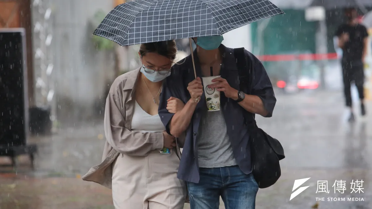 氣象局表示,明(10)日起東北季風報到,氣溫將呈階梯式下降,整天濕涼。(資料照/顏麟宇攝)