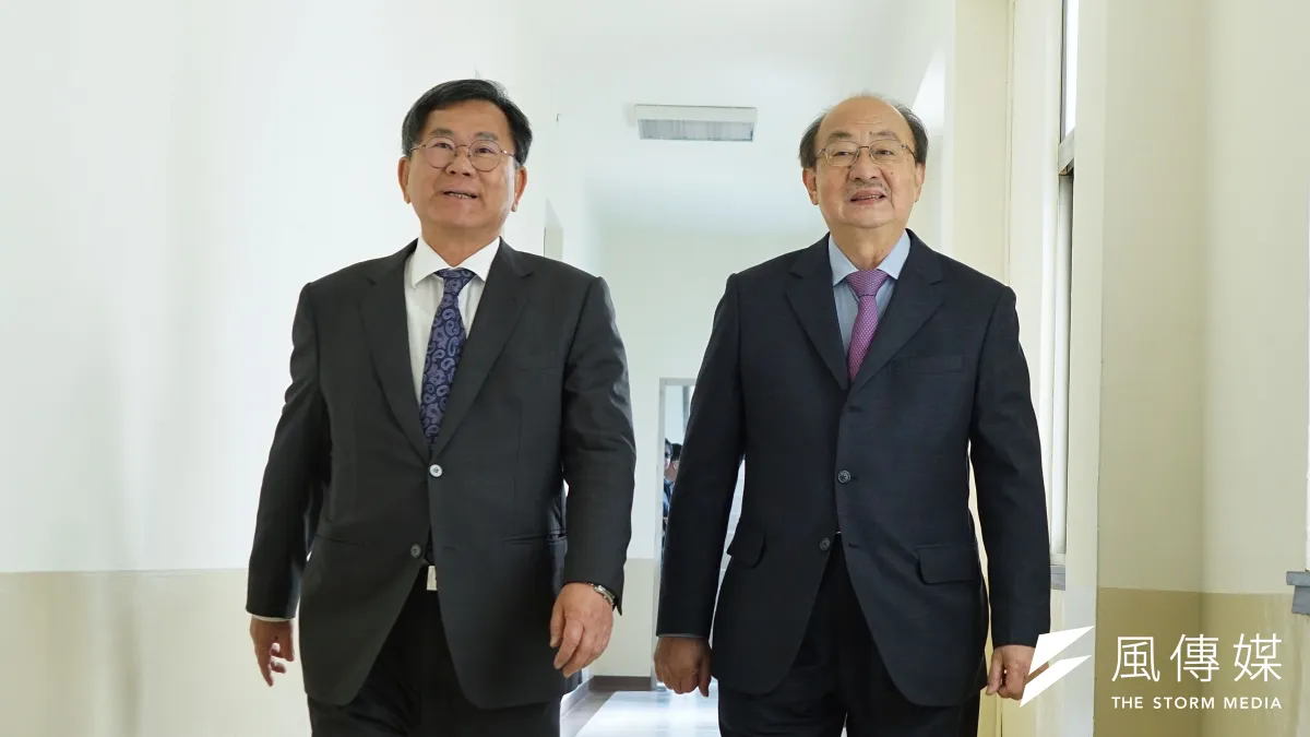 民進黨立院黨團30日舉行新一屆立法院黨團籌備會,立委陳明文(左起)、柯建銘連袂出席。(盧逸峰攝)
