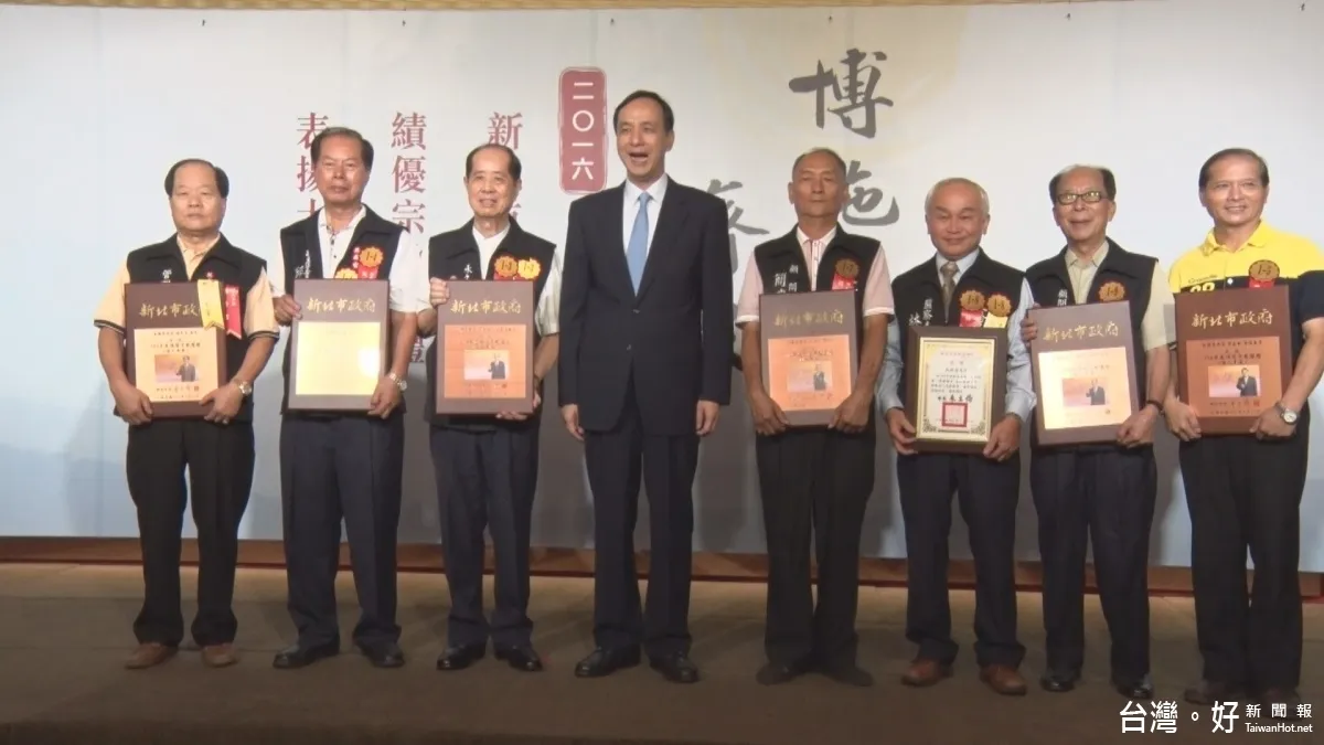 表揚新北績優宗教團體 朱立倫親自頒獎致謝