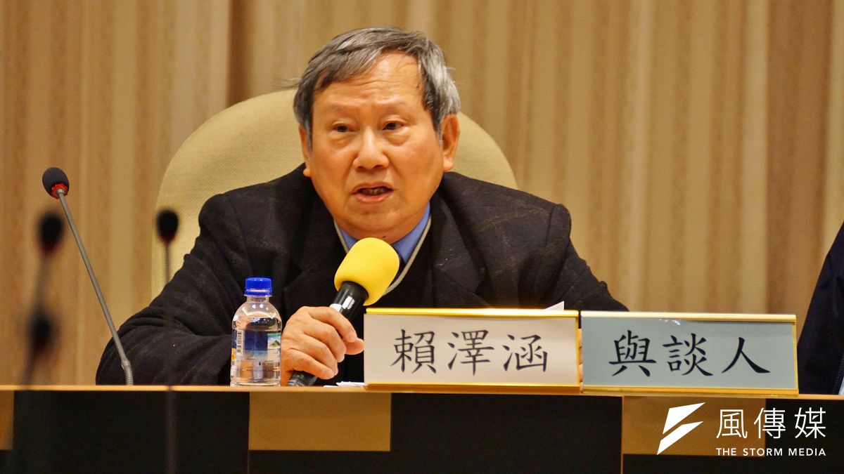 《二二八事件研究報告》總主筆、中央大學歷史系名譽教授賴澤涵在與談時回憶,官方只給他們8個月,前3、4個月都在處理檔案問題,即使行政院去函,警備總部仍然一直不交出檔案。(盧逸峰攝) 《二二八事件研究報告》總主筆、中央大學歷史系名譽教授賴澤涵在與談時回憶,官方只給他們8個月,前3、4個月都在處理檔案問題,即使行政院去函,警備總部仍然一直不交出檔案。(盧逸峰攝)