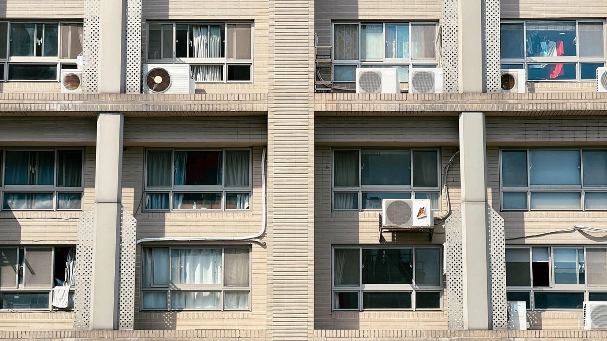 房地產專家提醒,若你是房東,當房子出租時,務必要把戶籍遷到你實際的居住地,避免你重要的信件沒有收到,而成詐騙集團下手的「好地方」。(資料照,謝孟穎攝) 房地產專家提醒,若你是房東,當房子出租時,務必要把戶籍遷到你實際的居住地,避免你重要的信件沒有收到,而成詐騙集團下手的「好地方」。(資料照,謝孟穎攝)