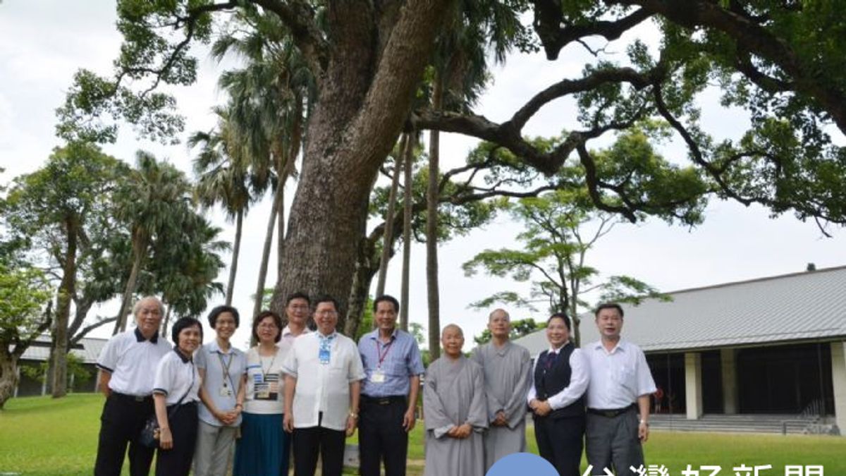 參訪大溪齋明寺 鄭文燦肯定對公益的付出 參訪大溪齋明寺 鄭文燦肯定對公益的付出