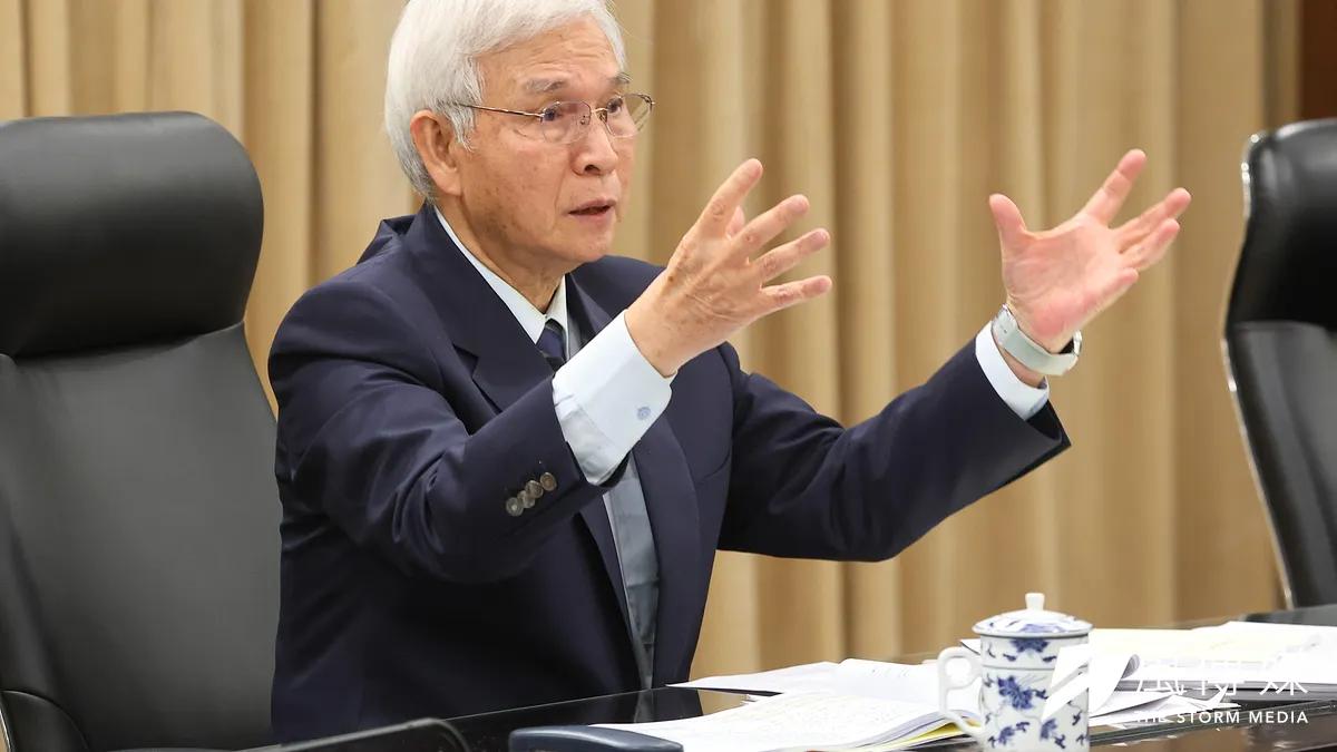 央行總裁楊金龍19日於央行理監事聯席會議後,召開年終記者會說明。(顏麟宇攝) 央行總裁楊金龍19日於央行理監事聯席會議後,召開年終記者會說明。(顏麟宇攝)