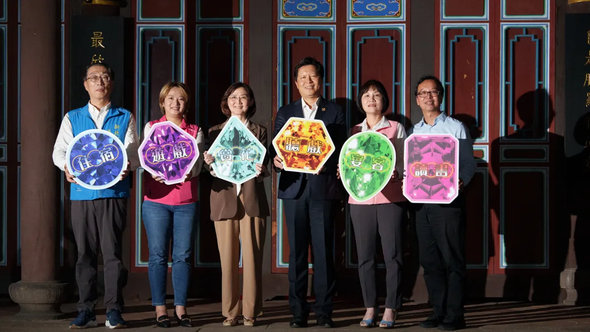 林家花園來青閣打造「魔幻光影 嬉遊林園」11月15日起至12月28日每週五、六夜間絢爛點亮。(圖/新北市政府文化局)