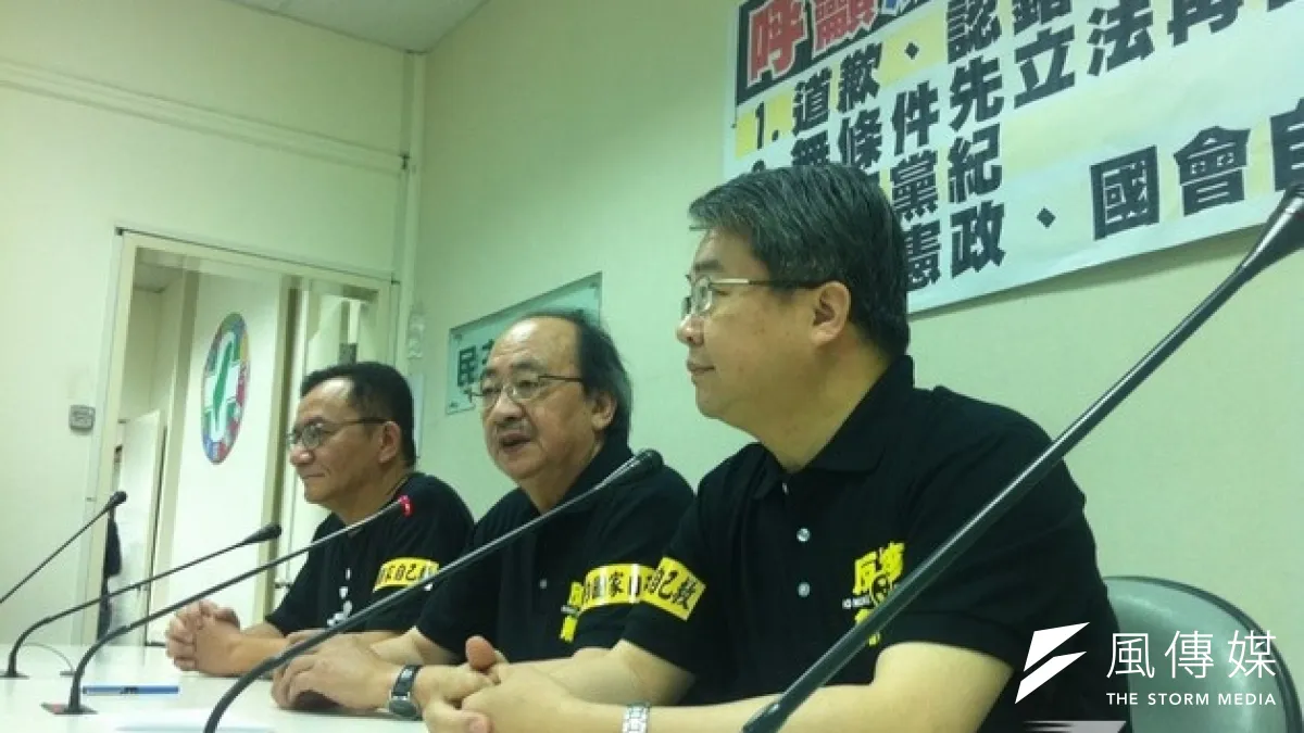 學生佔領立院第12天,民進黨立院黨團總召柯建銘舉行記者會,對馬下最後通牒,呼籲馬認錯道歉。(張文馨攝)