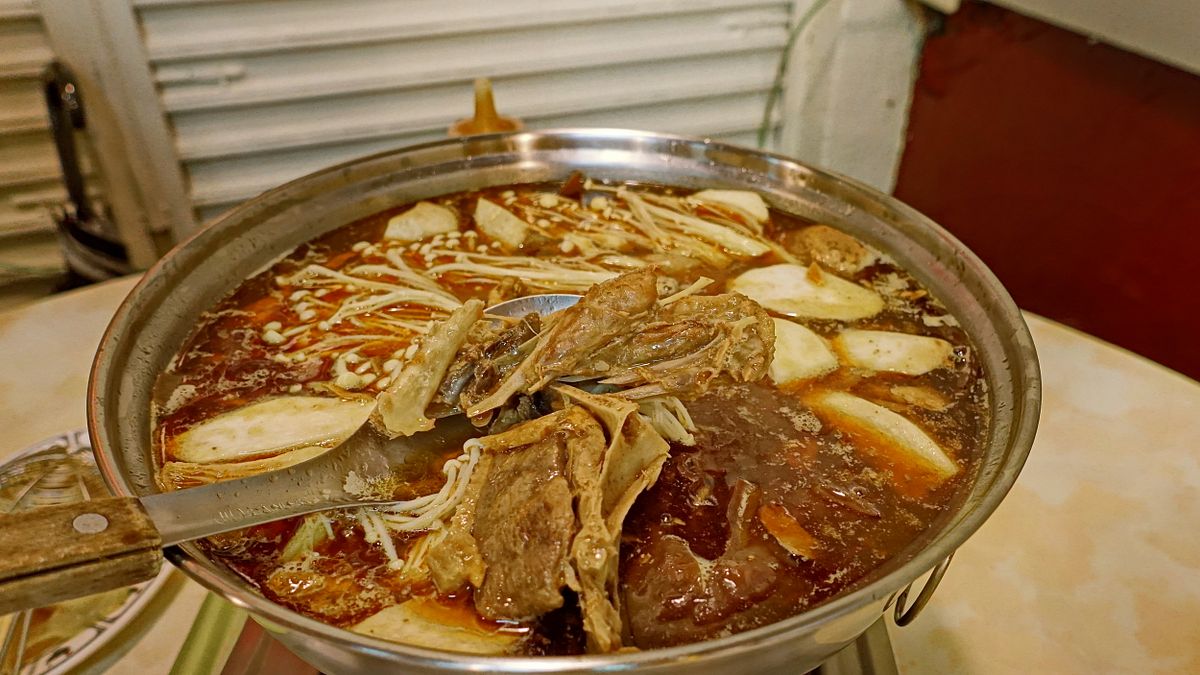 氣溫驟降薑母鴨湧人潮!熱湯添1成分「滾再久都沒用」醫警告:這類人千萬別吃