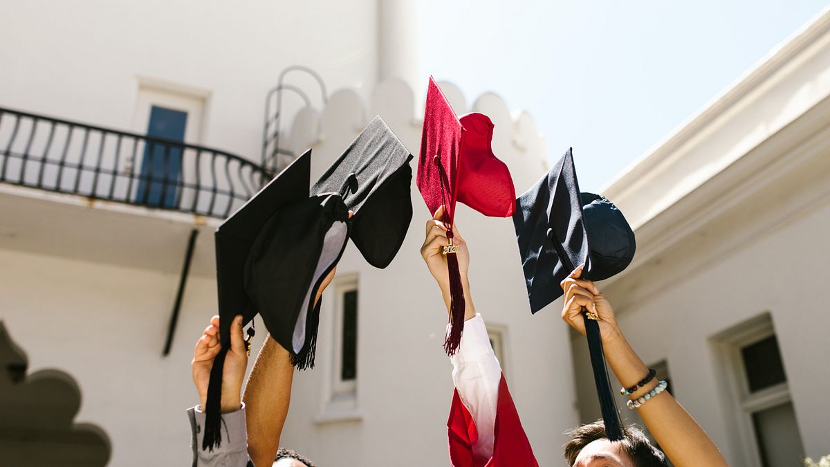 中興大學畢聯會爆發前會長捲款172萬的校園風波事件,作者認為,在這即將到來且應該開心的畢業季,看到校方與學生鬧得不可開交的場面,徒留遺憾和失望。(示意圖/Pexels) 中興大學畢聯會爆發前會長捲款172萬的校園風波事件,作者認為,在這即將到來且應該開心的畢業季,看到校方與學生鬧得不可開交的場面,徒留遺憾和失望。(示意圖/Pexels)