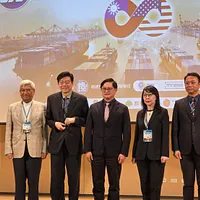 2025年台米経済新局サミット開催、学名薬協会会長の陳誼芬氏(右から2番目)は地元製薬会社が直面する6つの構造的課題を指摘。(魏鑫陽撮影) 2025年台米経済新局サミット開催、学名薬協会会長の陳誼芬氏(右から2番目)は地元製薬会社が直面する6つの構造的課題を指摘。(魏鑫陽撮影)