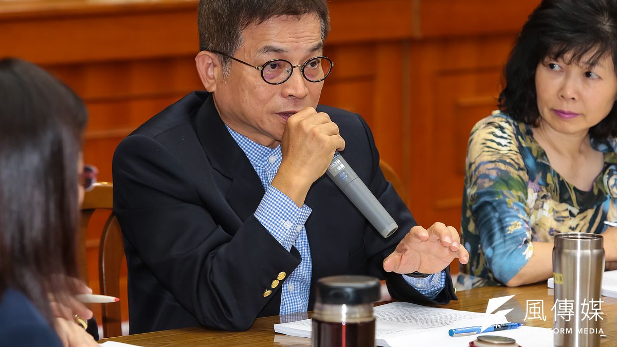 針對黨產會主委顧立雄將轉任金管會主委,國民黨立委賴士葆痛批,顧立雄只是個「金融草包」,連這幾年最夯的「Fintech」(金融科技)也不清楚。(資料照,顏麟宇攝) 針對黨產會主委顧立雄將轉任金管會主委,國民黨立委賴士葆痛批,顧立雄只是個「金融草包」,連這幾年最夯的「Fintech」(金融科技)也不清楚。(資料照,顏麟宇攝)