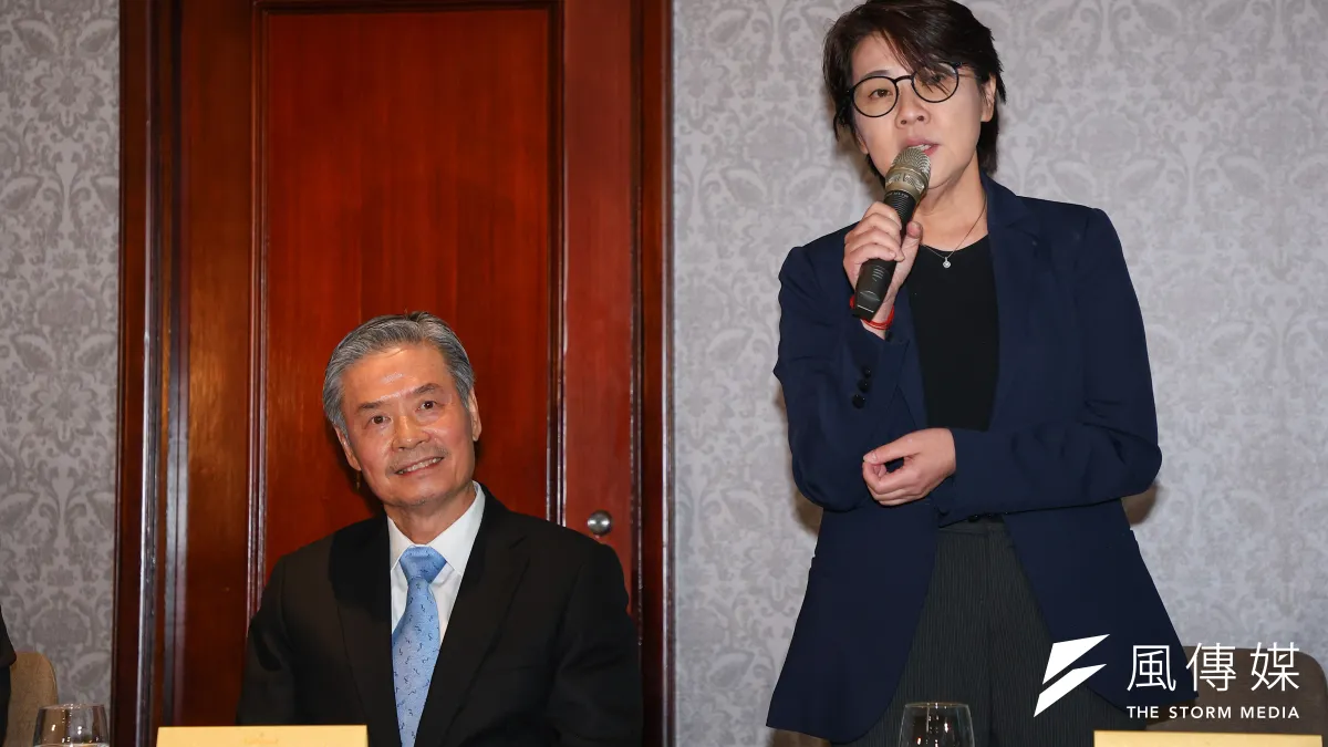 柯競辦總幹事黃珊珊與侯競辦執行長金溥聰舉行藍白和會前會,藍白雙方對「下架民進黨」有歧見。(顏麟宇攝)