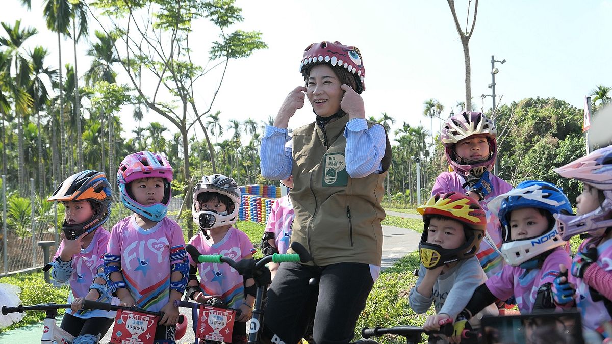 共融遊戲場打造孩童新天地 屏東竹田從玩開始體驗客家。(圖/客委會提供) 共融遊戲場打造孩童新天地 屏東竹田從玩開始體驗客家。(圖/客委會提供)