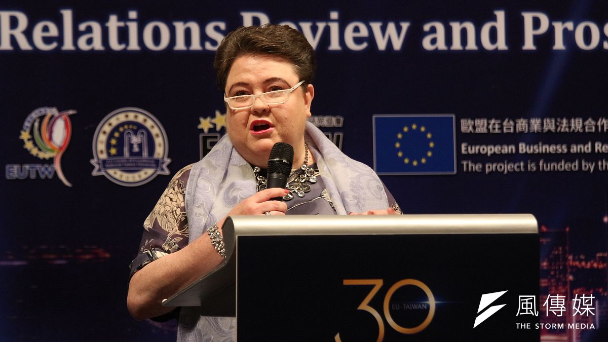 「臺歐盟關係三十年回顧與前瞻」論壇,歐洲經貿辦事處處長馬澤璉致詞。(陳韡誌攝) 「臺歐盟關係三十年回顧與前瞻」論壇,歐洲經貿辦事處處長馬澤璉致詞。(陳韡誌攝)