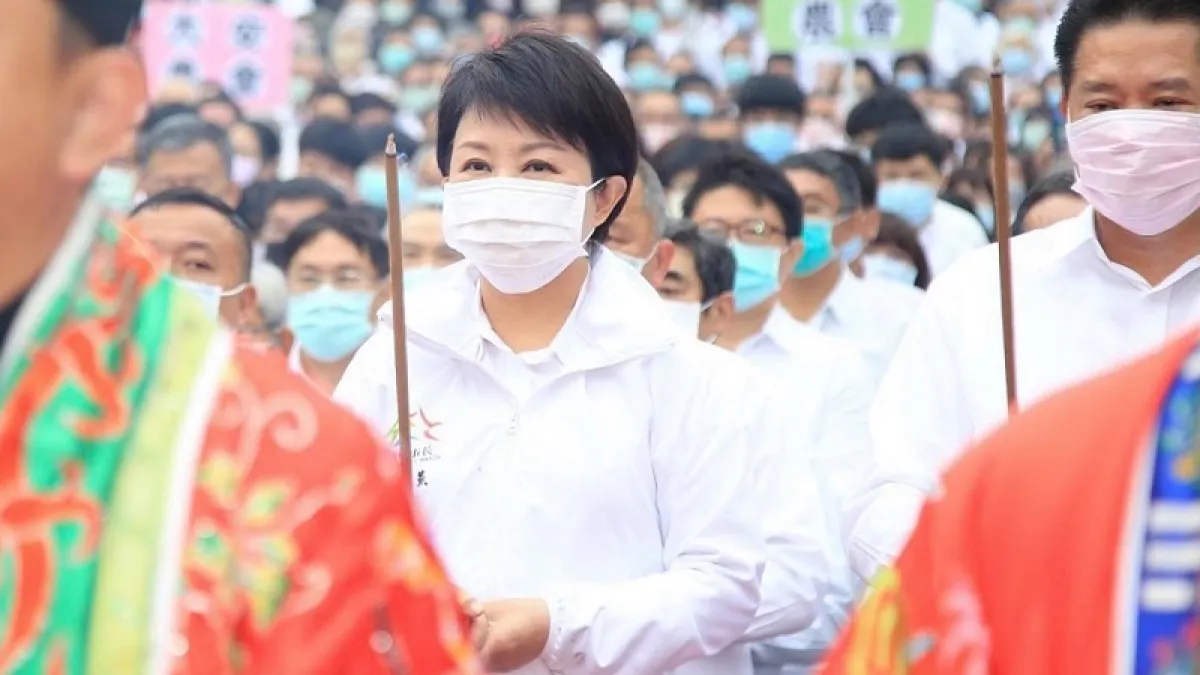 農委會農田水利署委託大甲瀾宮祈雨,台中市長盧秀燕全程參與。(翻攝自盧秀燕臉書)
