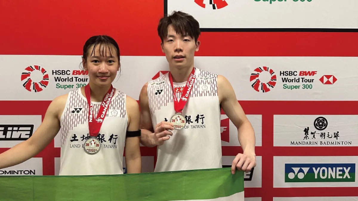 土地銀行羽球隊隊員許尹鏸(左)劉廣珩勇奪2026加拿大超級300公開賽男女混合雙打銀牌。