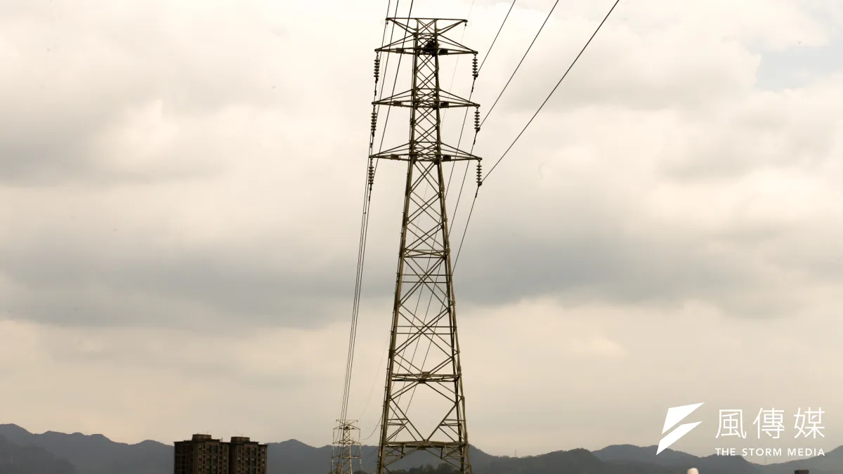二十年前開放民營電廠的主要原因之一就是台電自設電廠屢屢在建設輸電線遭遇瓶頸,電廠是「點」,輸電系統是「線」,建設輸電線的路權太難取得,台電束手無策。(陳明仁攝)