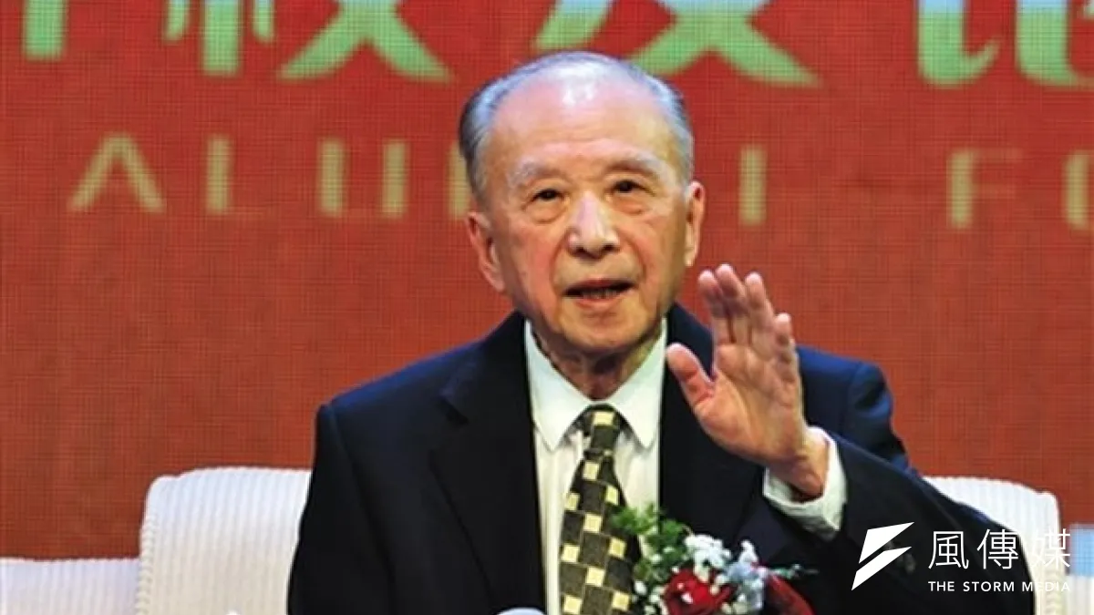 章開沅揮揮手,放棄頭銜與待遇。(取自網路)