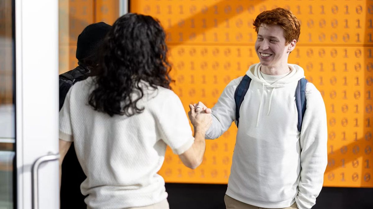 科技熱議》用一個貓咪表情包,阻擋史上最大的網路攻擊!這個大學生怎麼做到的?