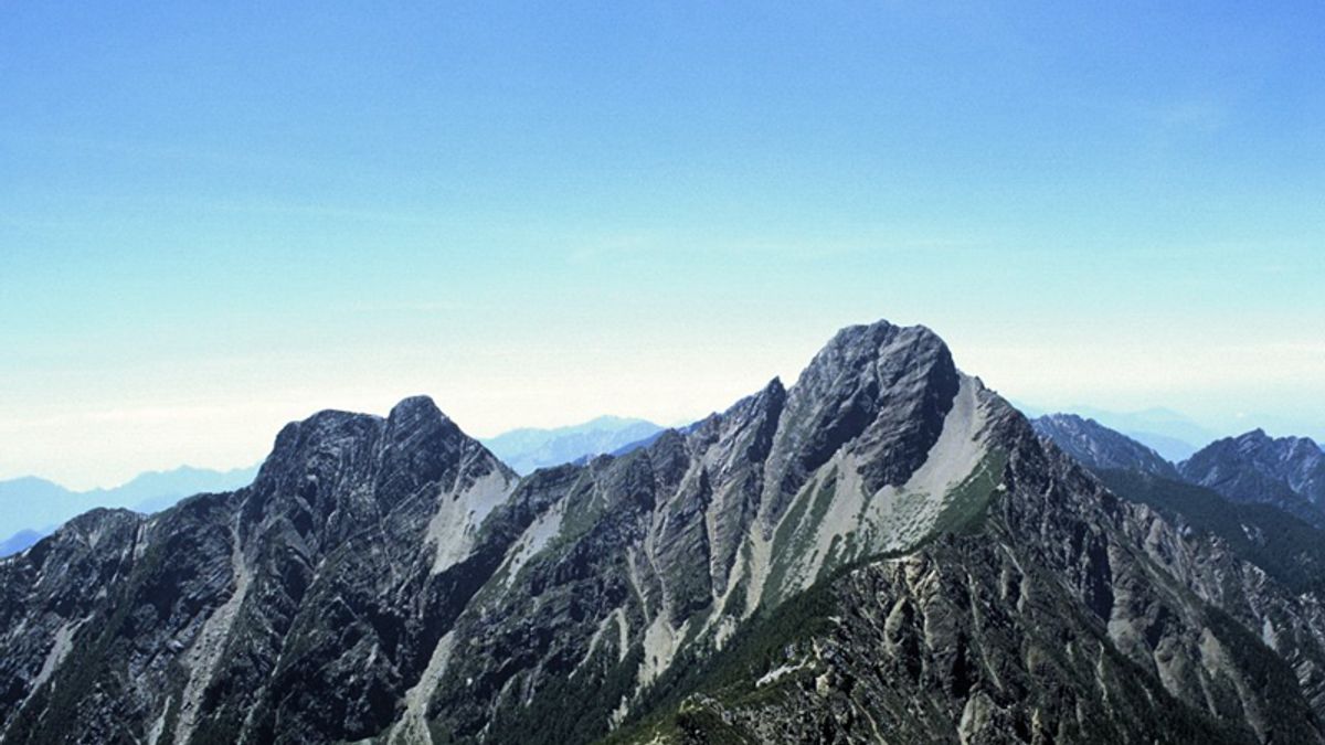 「取名『玉山計畫』這個稱號,顯然缺乏創意。這是直接模仿/套用大陸近一、二十年來,其中央政府單位以及各省市級政府,紛紛為了搶功、搶位、搶人、搶資源,而不斷異想天開、疊床架屋,加碼推出的至少幾十種的江、湖、河、海、山、岳學者稱號的平移(照抄?)而已。」(圖/@Wiki) 「取名『玉山計畫』這個稱號,顯然缺乏創意。這是直接模仿/套用大陸近一、二十年來,其中央政府單位以及各省市級政府,紛紛為了搶功、搶位、搶人、搶資源,而不斷異想天開、疊床架屋,加碼推出的至少幾十種的江、湖、河、海、山、岳學者稱號的平移(照抄?)而已。」(圖/@Wiki)