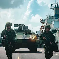 「ハン・クァン41号演習」は歴史上最大規模とされ、持久戦の核心である都市戦が今回の大きな注目点。(資料写真、第4作戦区域提供) 「ハン・クァン41号演習」は歴史上最大規模とされ、持久戦の核心である都市戦が今回の大きな注目点。(資料写真、第4作戦区域提供)