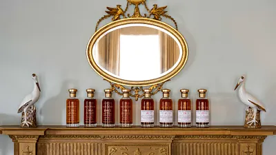 House of Hazelwood首批發行系列, 由左至右, 攝影師: John Paul 珍稀窖藏系列 (The Charles Gordon Collection)和經典窖藏系列 (The Legacy Collection)