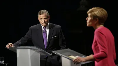 北卡州現任共和黨籍國會參議員伯爾與民主黨挑戰者羅斯進行電視辯論。(圖/美國之音)