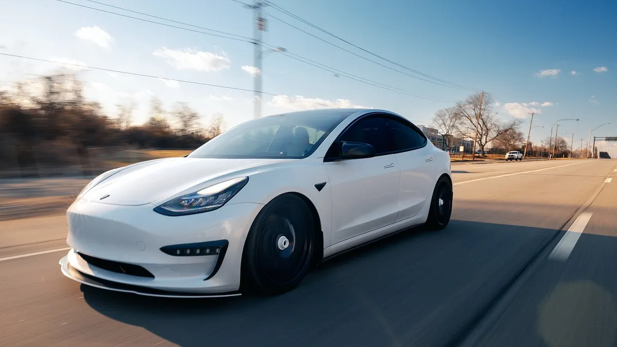 在電池產業工作需要具備什麼能力呢?(示意圖/取自Pexels) 在電池產業工作需要具備什麼能力呢?(示意圖/取自Pexels)